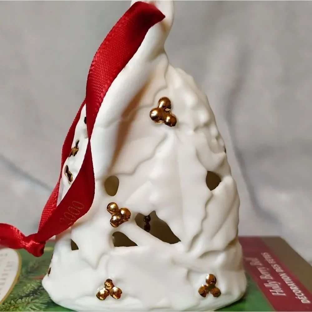 2000 Porcelain Bell - Picture 3 of 6